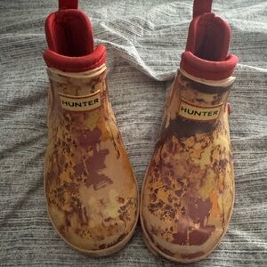 Hunter for Target short red swirl pattern Kids' Multicolor Rain Boots